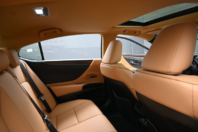 Used 2025 Lexus ES 350 w/ Premium Package FWD image 30