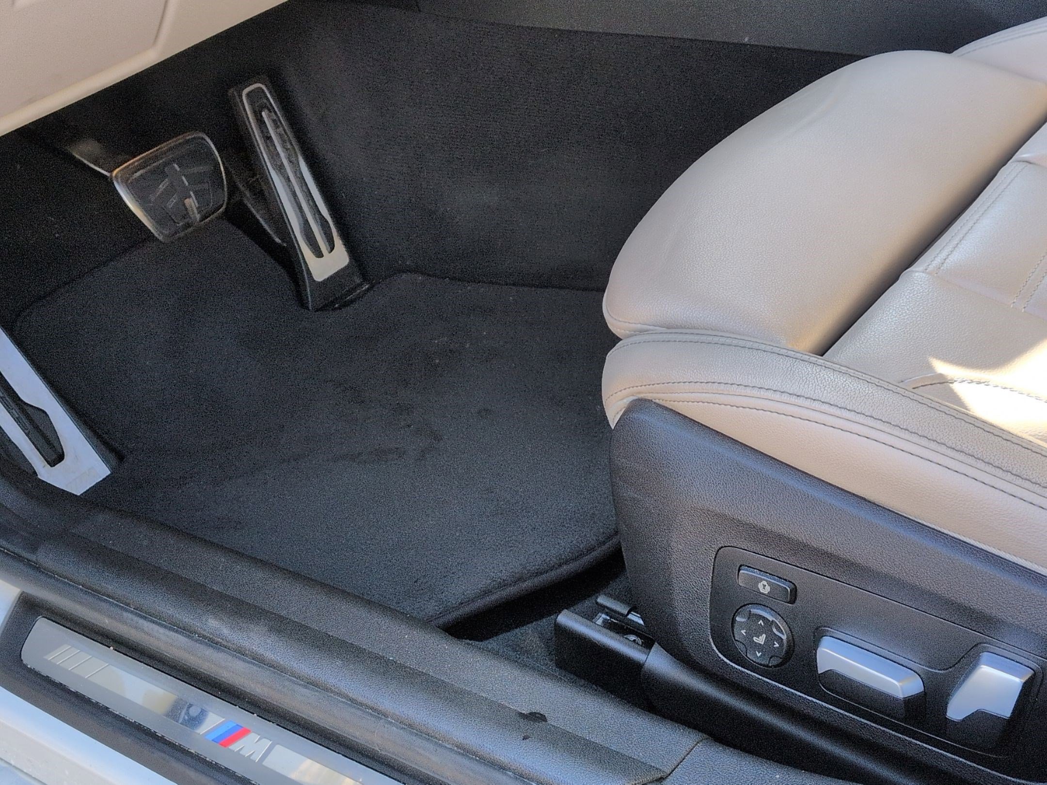Used 2021 BMW 330e w/ M Sport Package RWD image 33