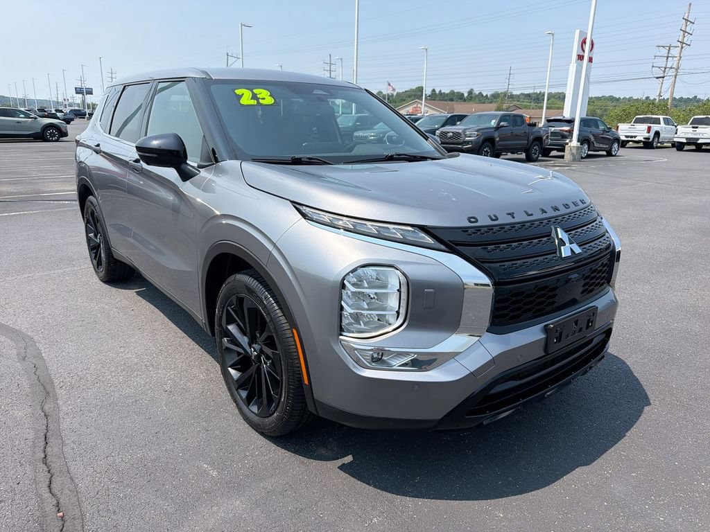 Used 2023 Mitsubishi Outlander SE Black Edition AWD/4WD image 1