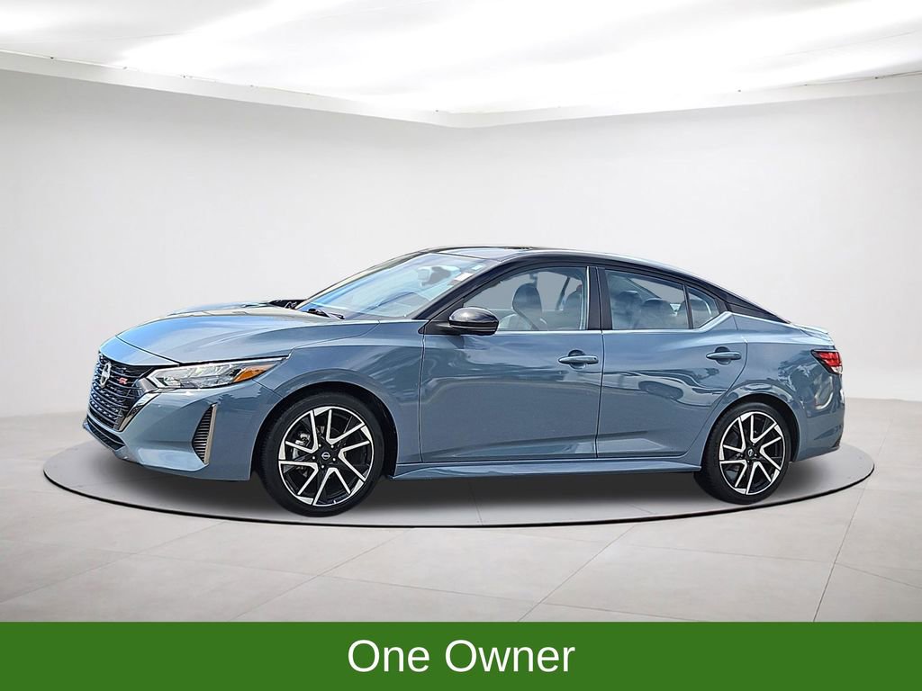 Used 2025 Nissan Sentra SR w/ SR Premium Package FWD image 3