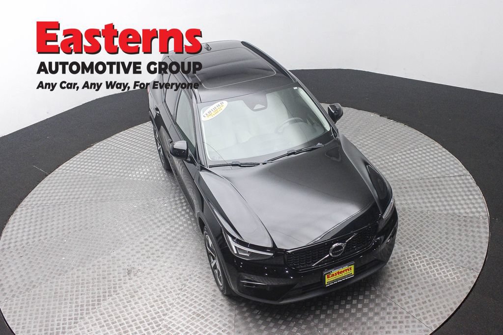 Used 2023 Volvo XC40 B4 Ultimate FWD image 3