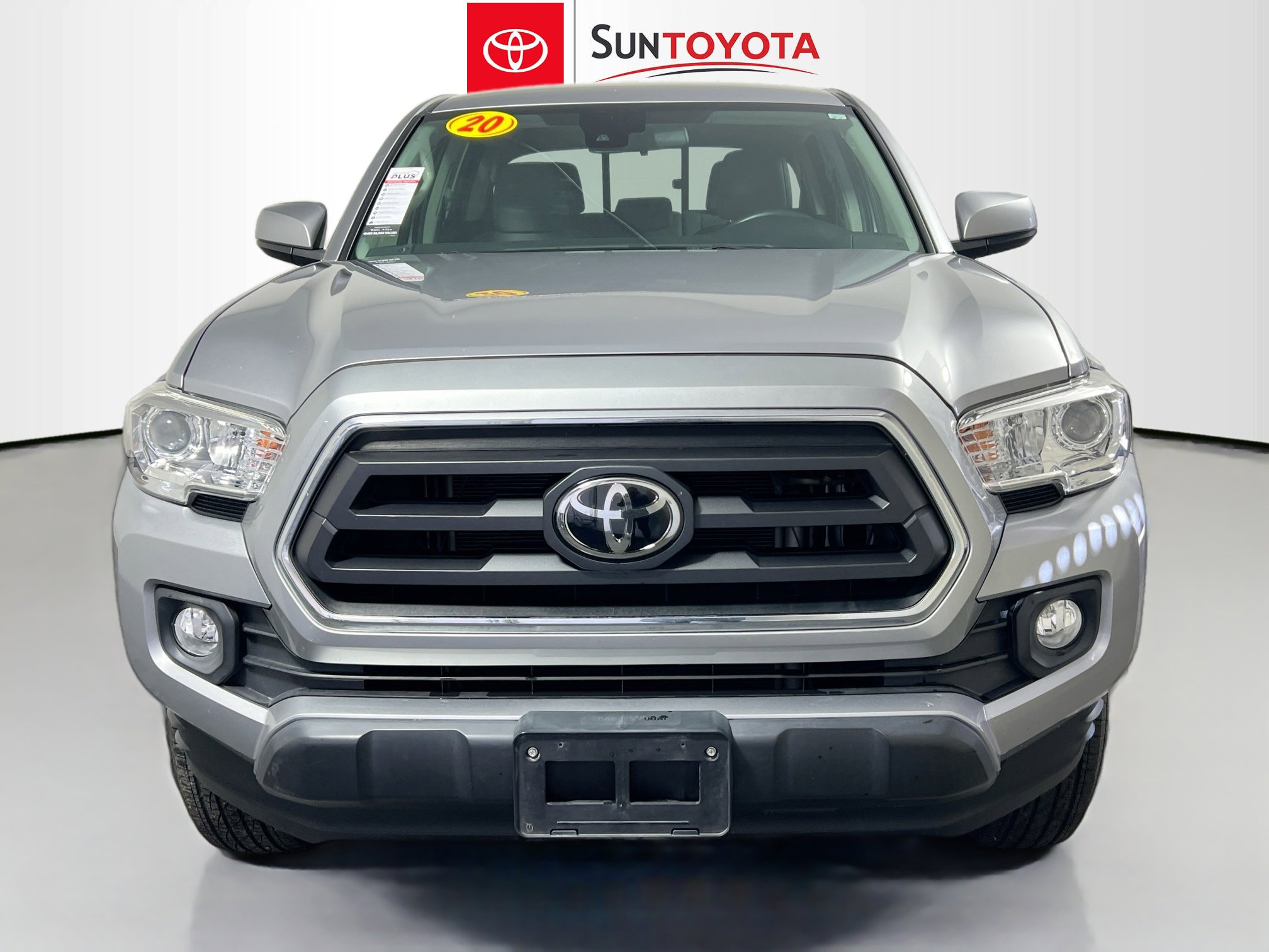 Used 2020 Toyota Tacoma SR5 w/ SR5 Appearance Package (SM) image 10