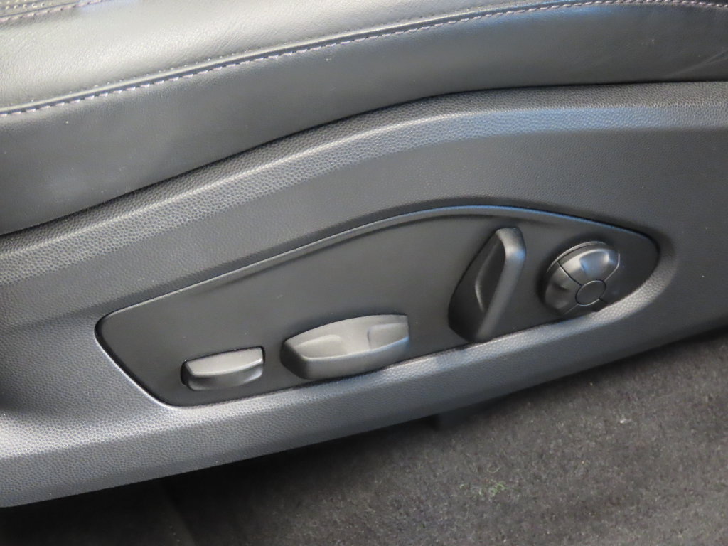 Certified 2024 Porsche Macan 4 Electric AWD/4WD image 40
