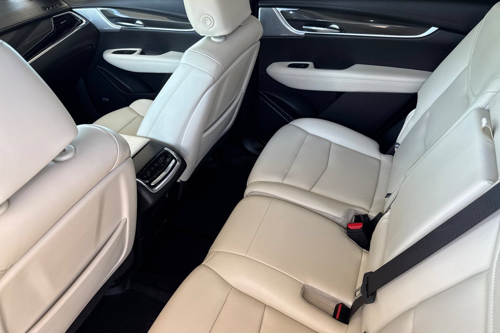 Used 2023 Cadillac XT6 Sport w/ Technology Package AWD/4WD image 14
