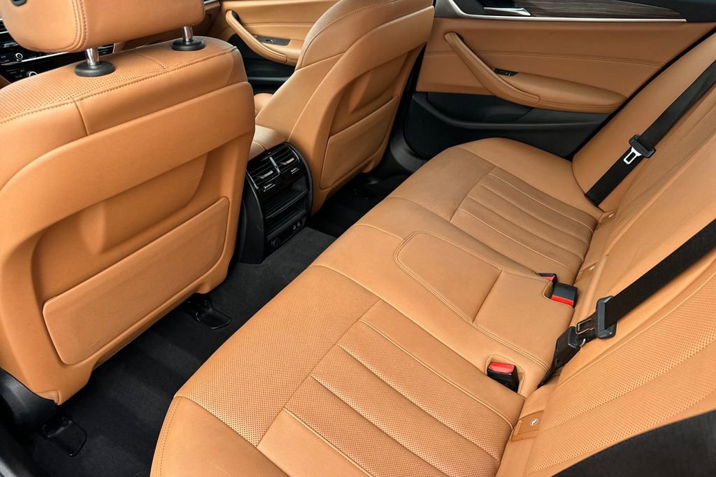 Used 2023 BMW 530e w/ Convenience Package image 12