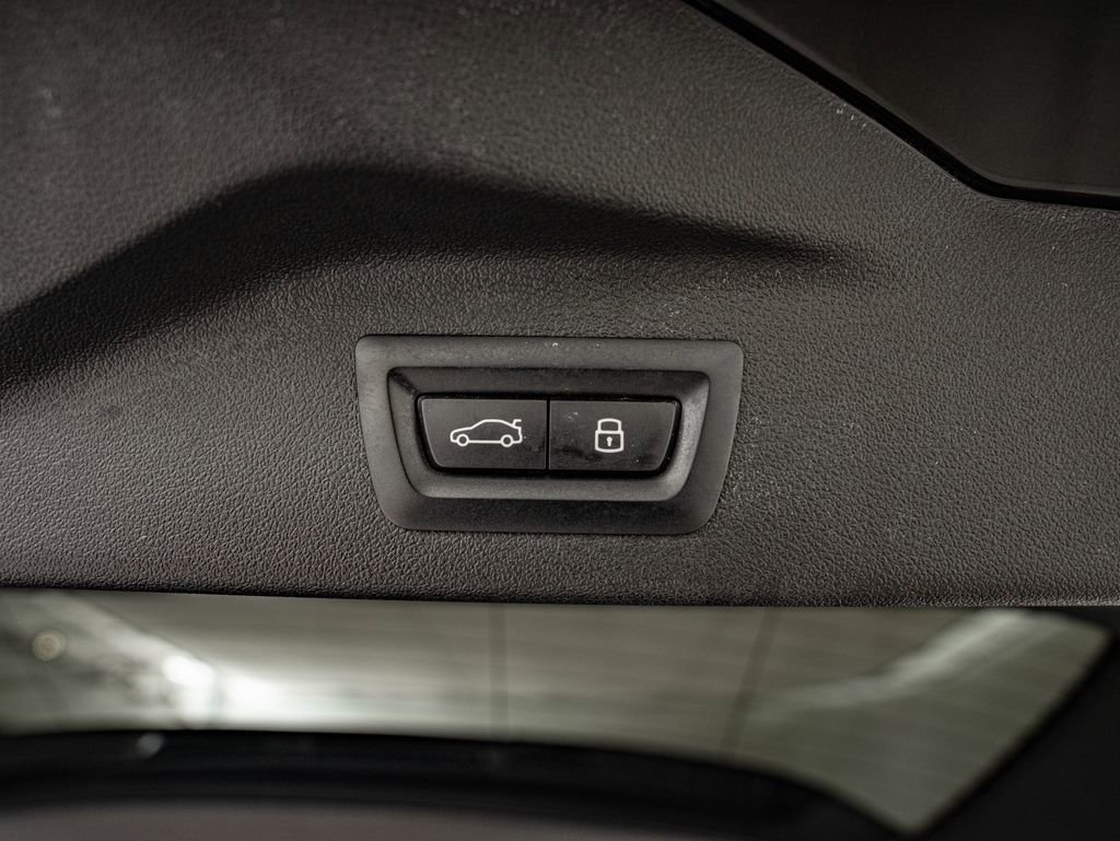 Used 2025 BMW X7 xDrive40i w/ M Sport Package AWD/4WD image 38