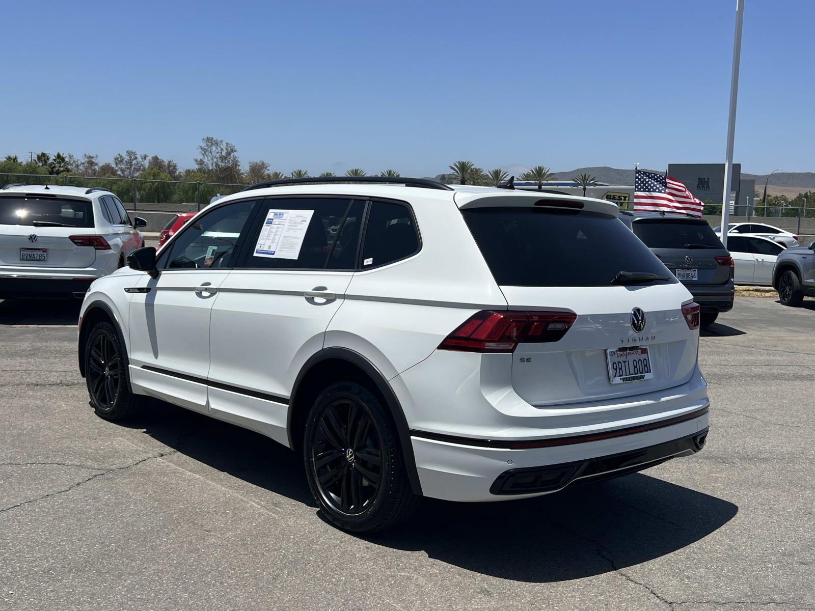 Used 2022 Volkswagen Tiguan SE R-Line FWD image 3
