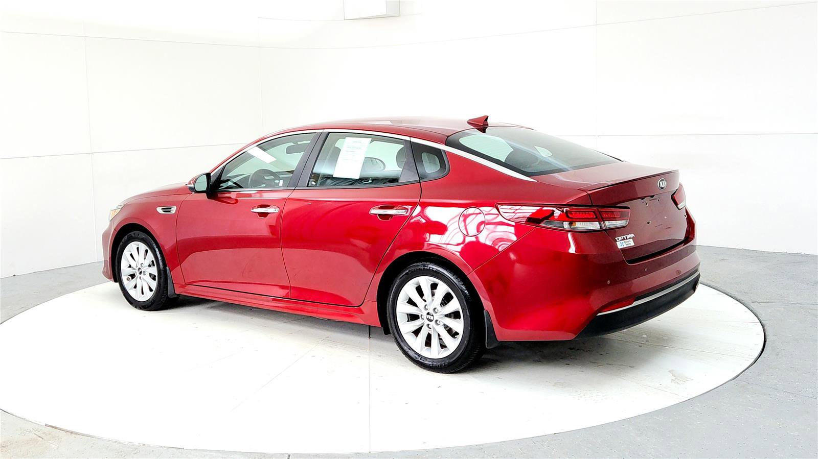 Used 2018 Kia Optima S image 4