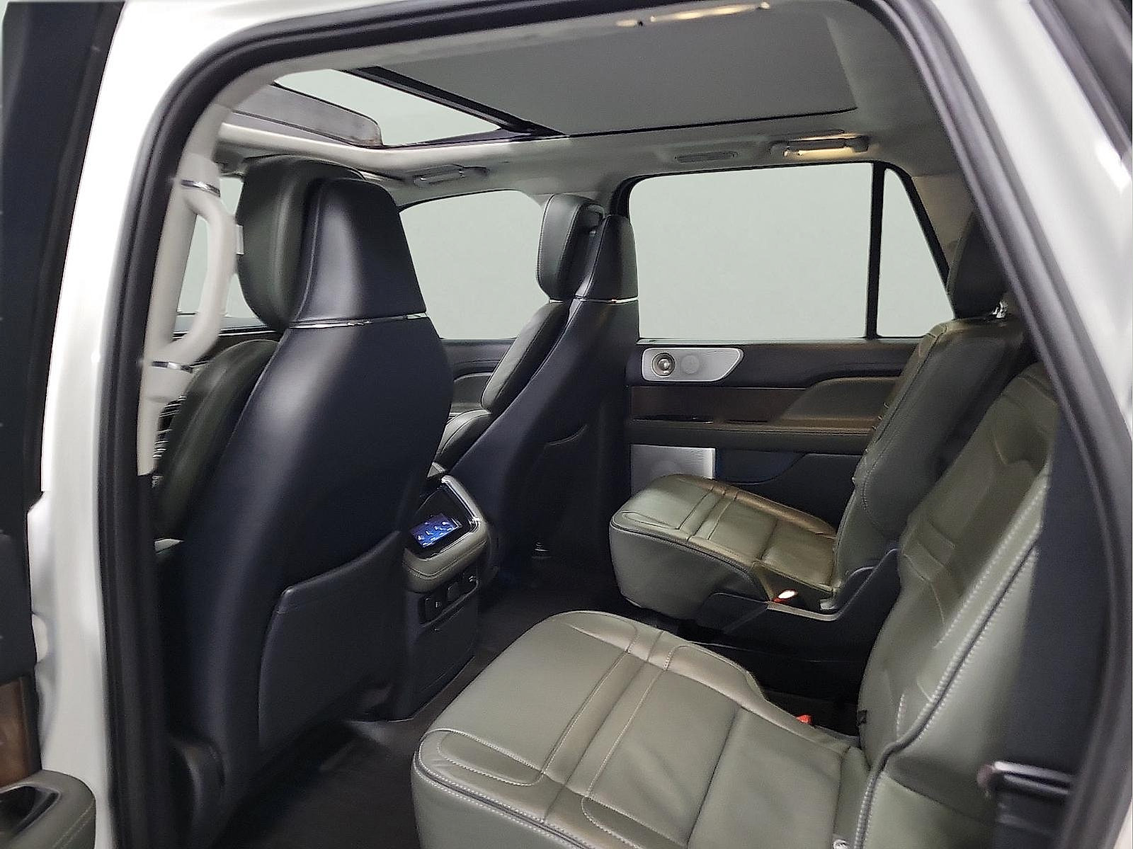 Used 2024 Lincoln Navigator L Black Label AWD/4WD image 8