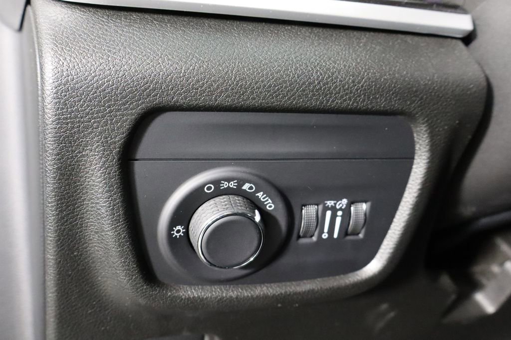 Used 2023 Jeep Grand Cherokee Laredo image 22