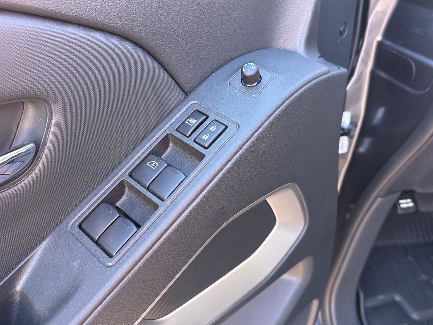 Used 2024 Nissan Frontier SV w/ SV Convenience Package image 28