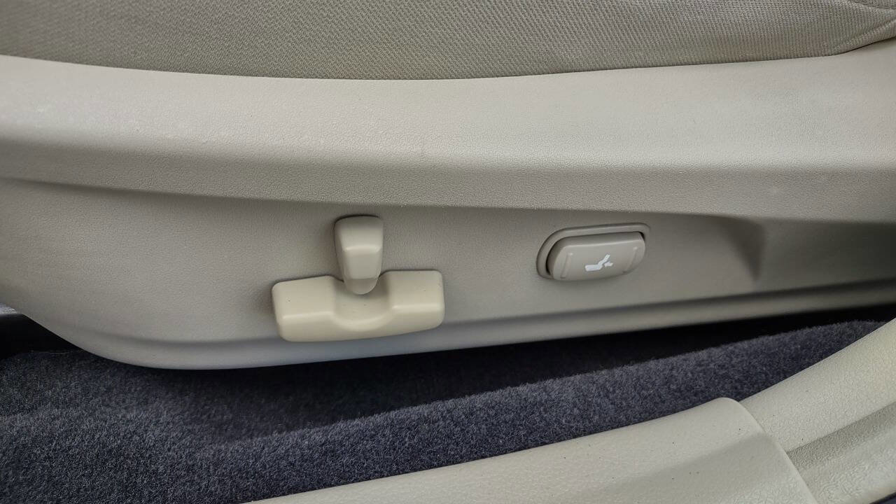 Used 2010 Subaru Outback 2.5i Premium w/ Popular Equipment Group 1B image 12