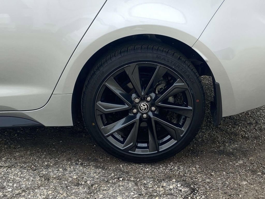 Used 2025 Toyota Corolla SE image 9