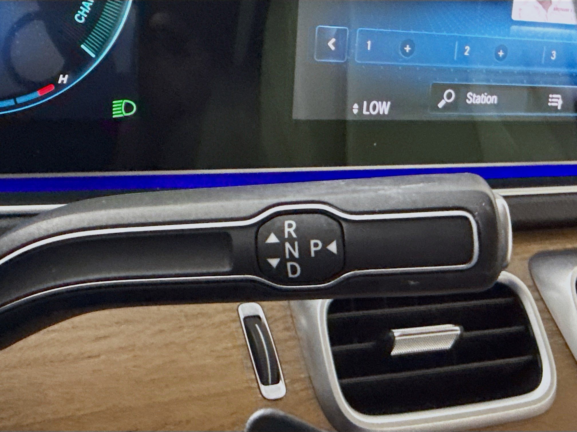 Used 2023 Mercedes-Benz GLE 350 4MATIC w/ Premium Package image 20