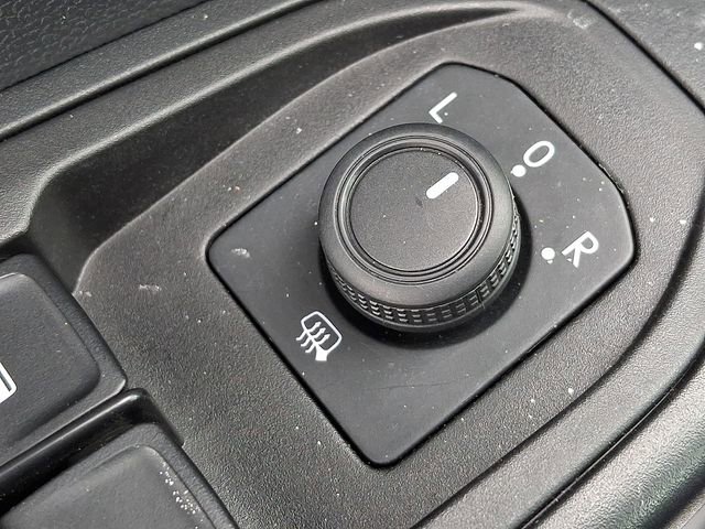 Used 2023 Volkswagen Taos SE image 33