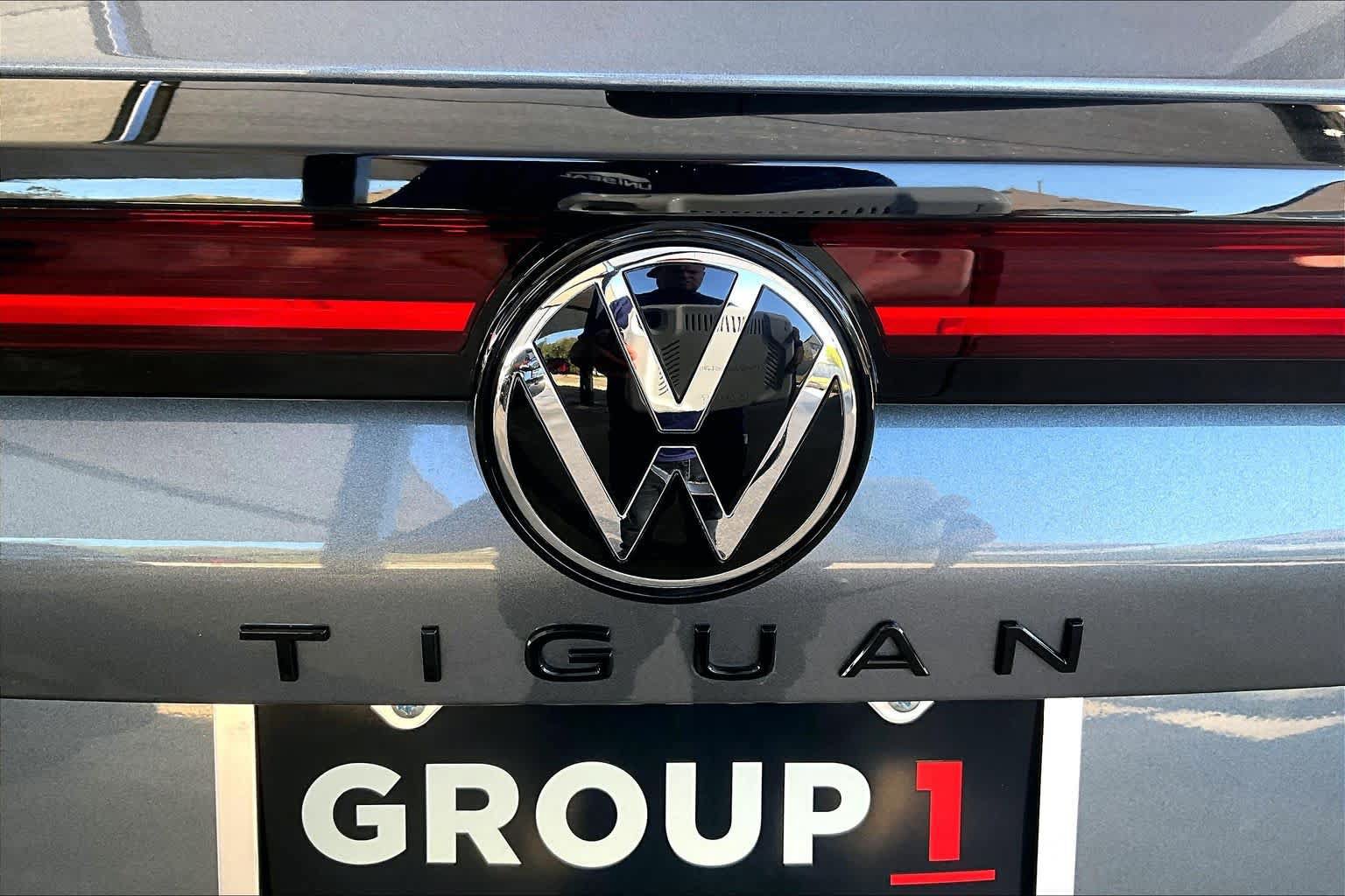 Used 2025 Volkswagen Tiguan SE R-Line FWD image 61