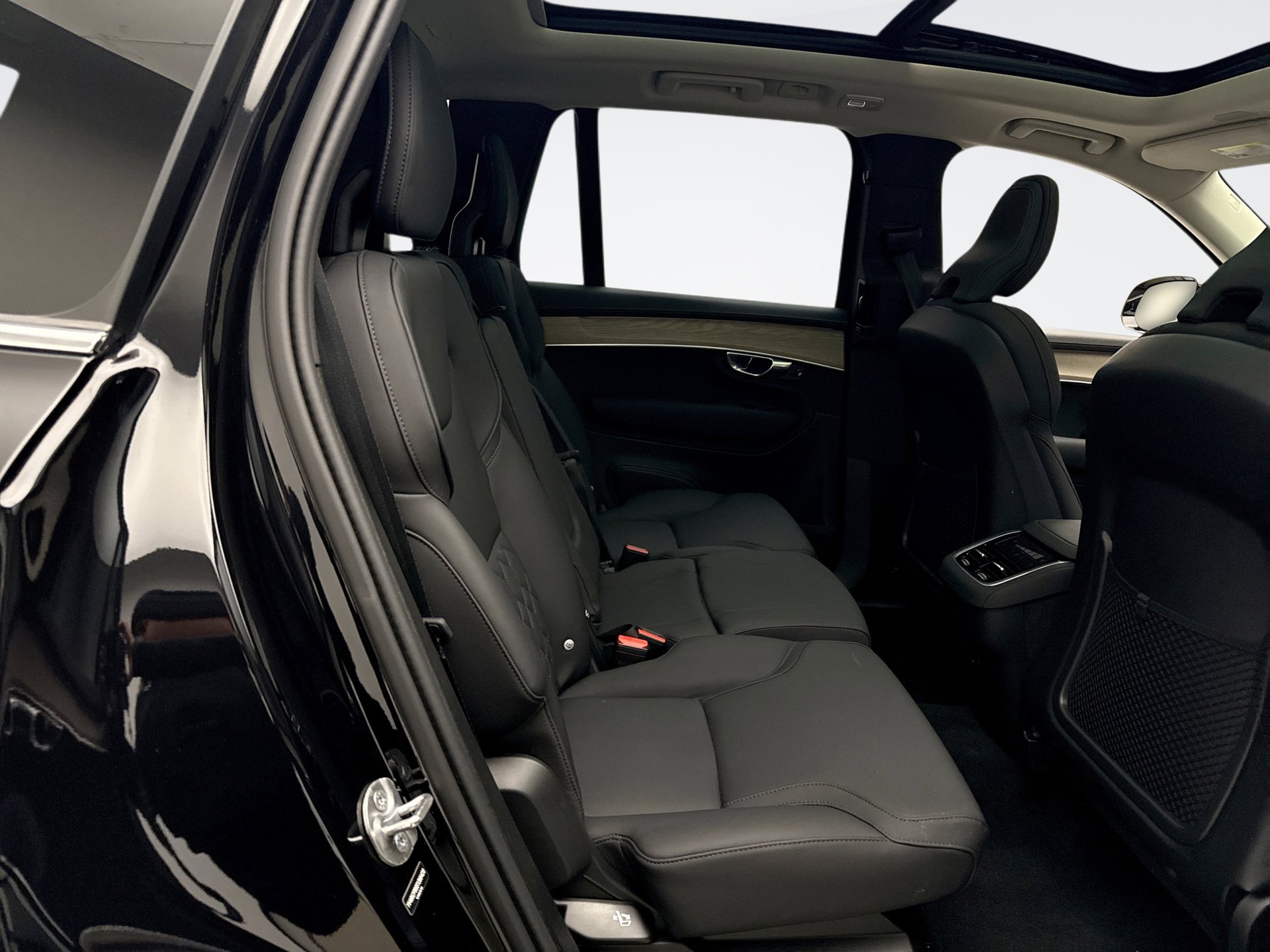 Used 2025 Volvo XC90 B6 Plus image 19