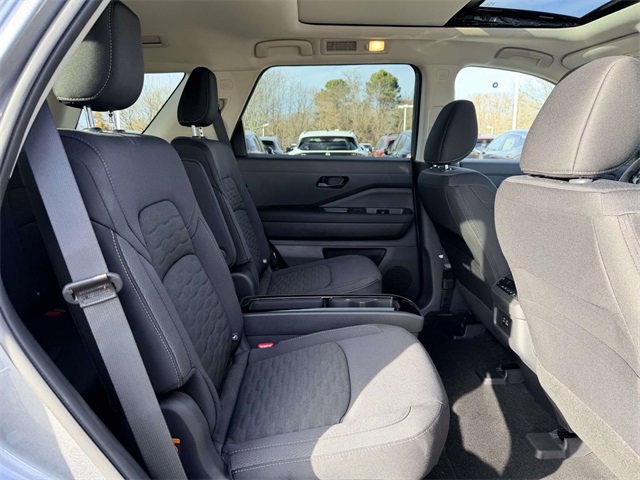 New 2025 Nissan Pathfinder SV w/ SV Premium Package image 11