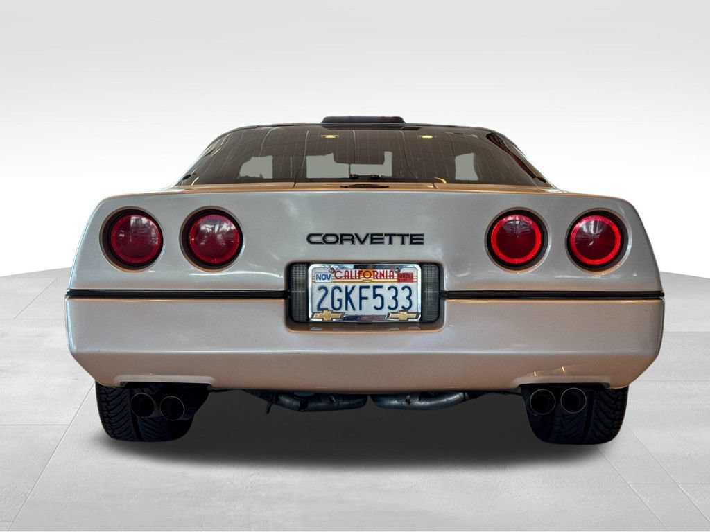 Used 1987 Chevrolet Corvette Coupe RWD image 4