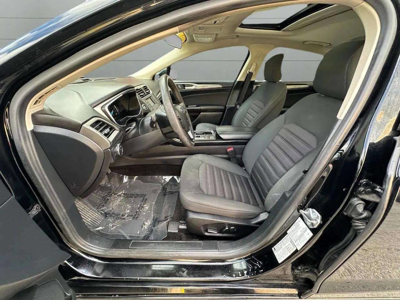 Used 2018 Ford Fusion SE image 33