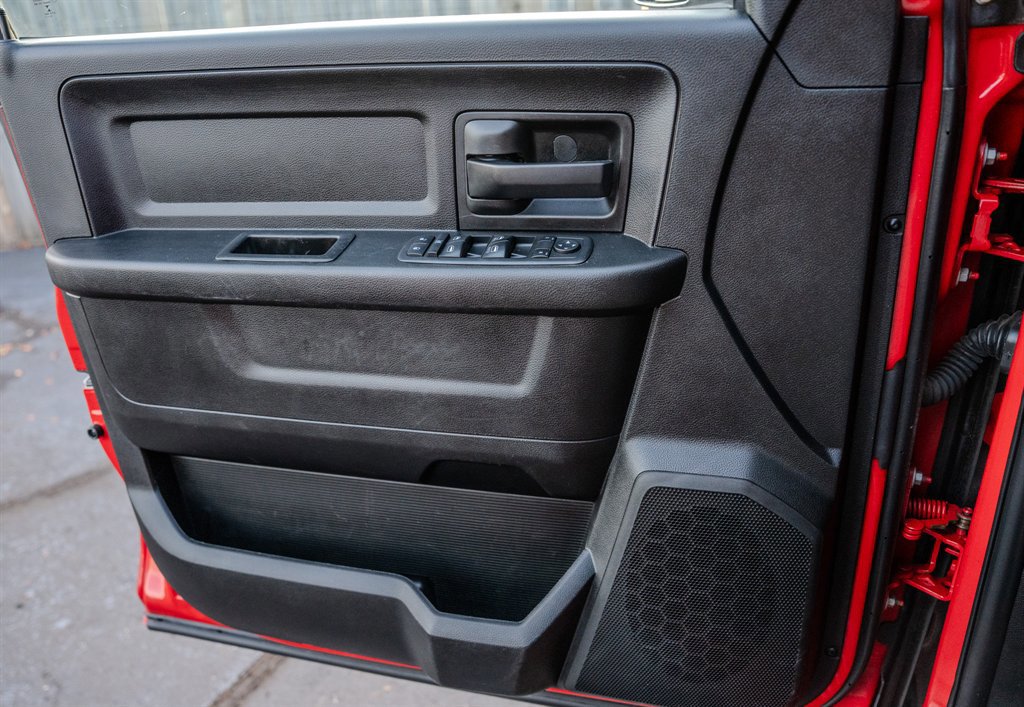 Used 2018 RAM 2500 Tradesman w/ Chrome Appearance Group image 25