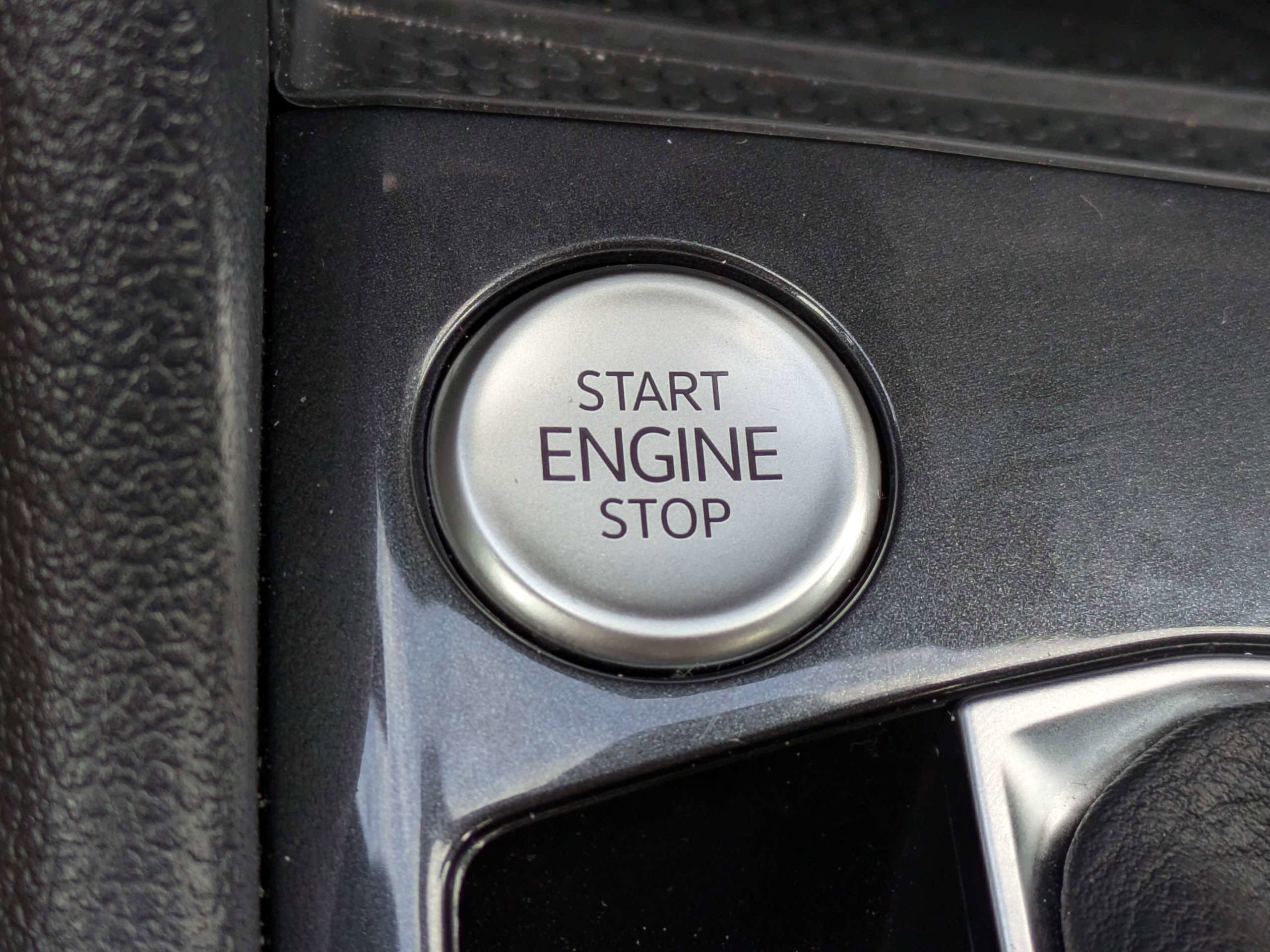 Used 2024 Volkswagen Tiguan SE R-Line image 29