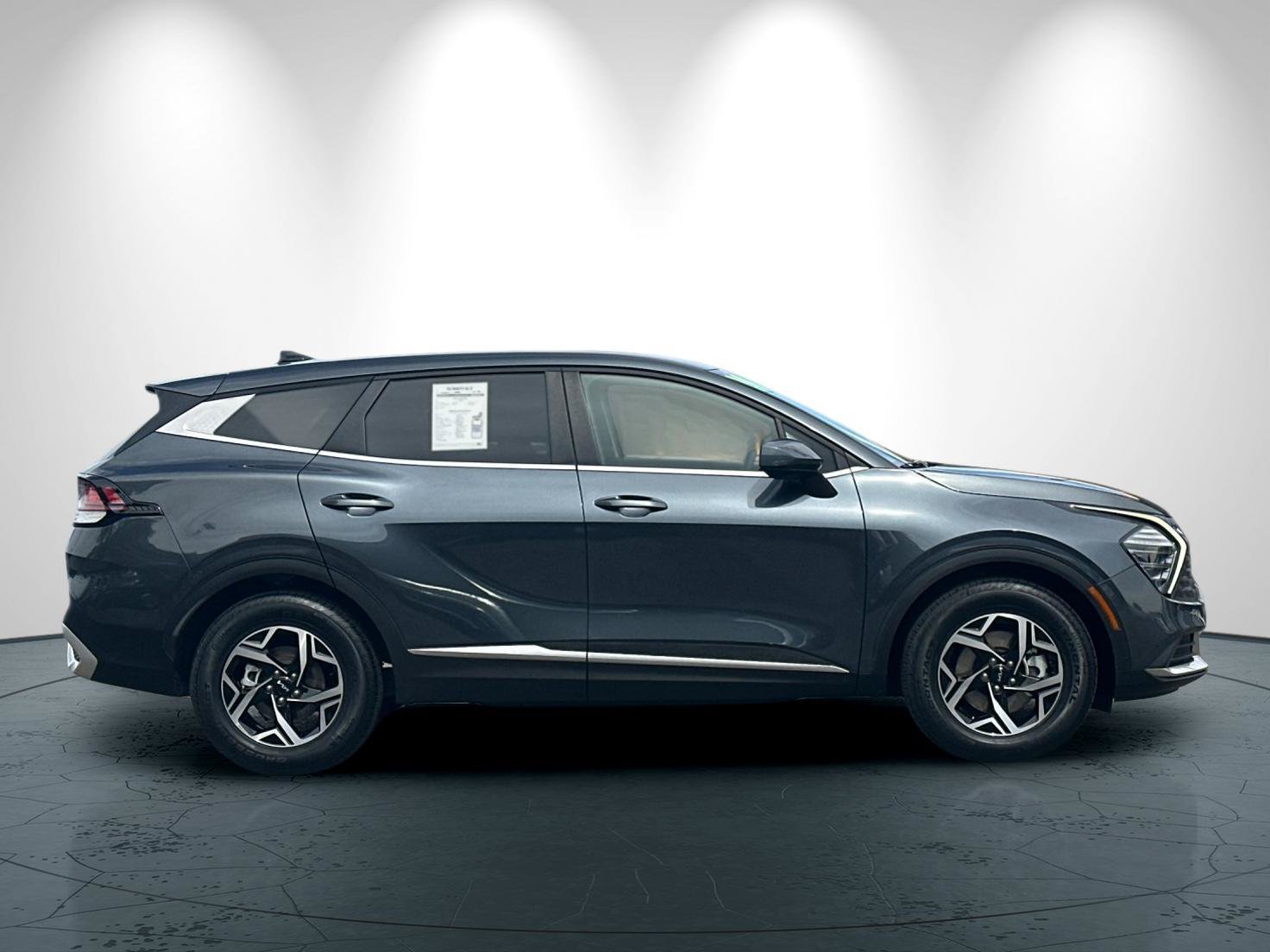 Used 2024 Kia Sportage LX FWD image 3