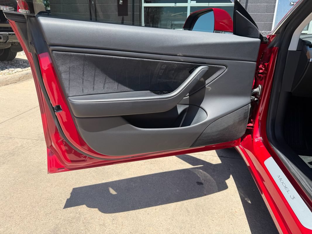 Used 2018 Tesla Model 3 Long Range RWD image 16