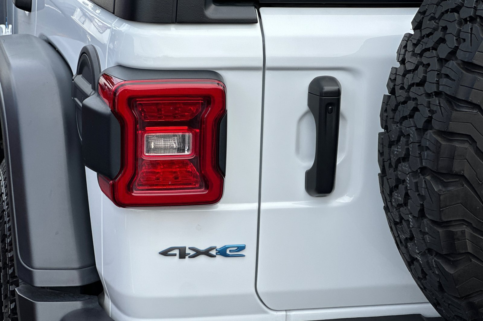 Used 2024 Jeep Wrangler Unlimited AWD/4WD image 36