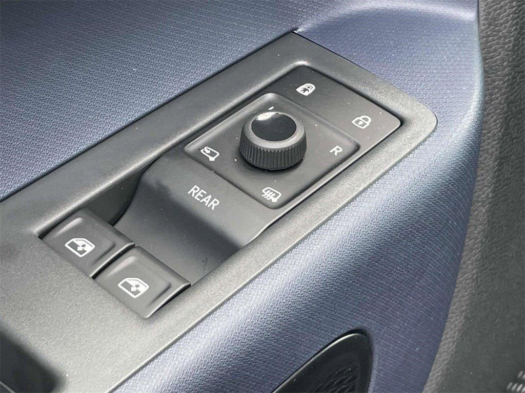 New 2025 Volkswagen ID. Buzz Pro S RWD image 16