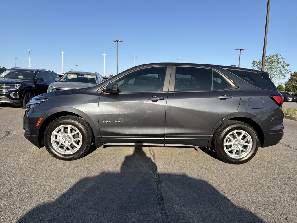Used 2022 Chevrolet Equinox LS FWD image 2