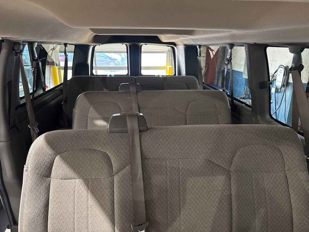 Used 2022 Chevrolet Express 3500 LS image 24
