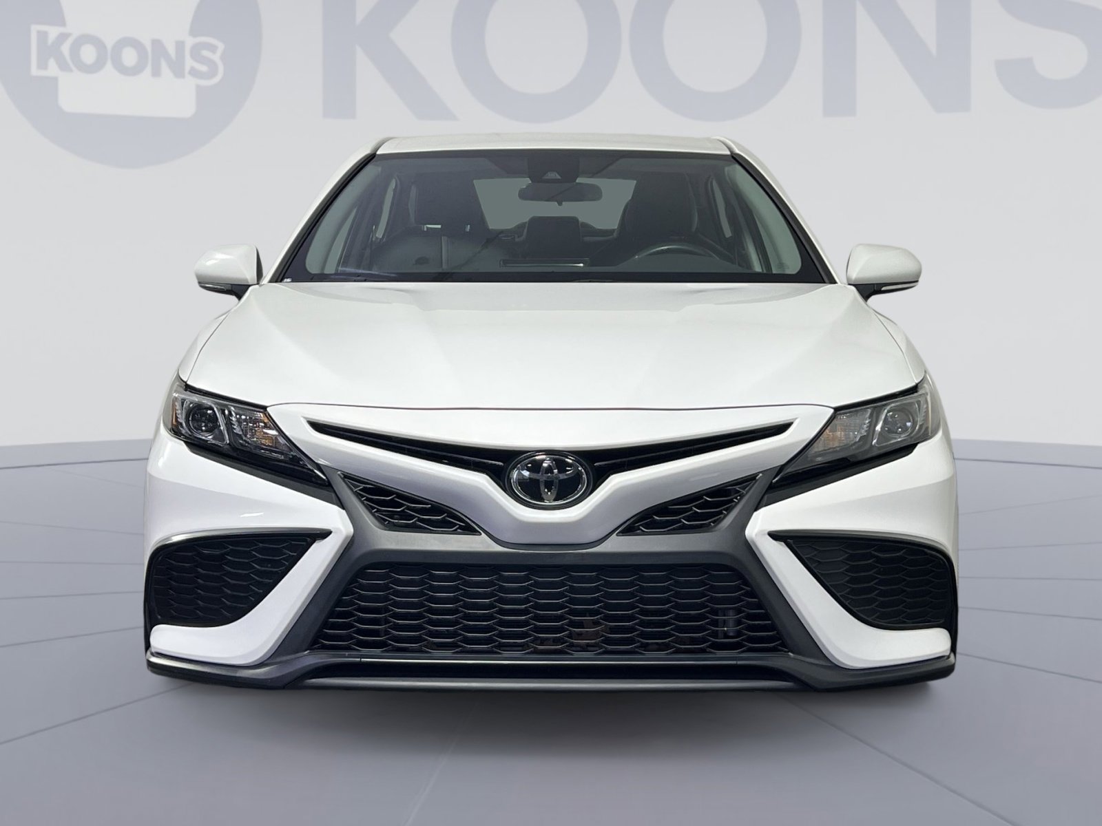 Used 2024 Toyota Camry SE image 11