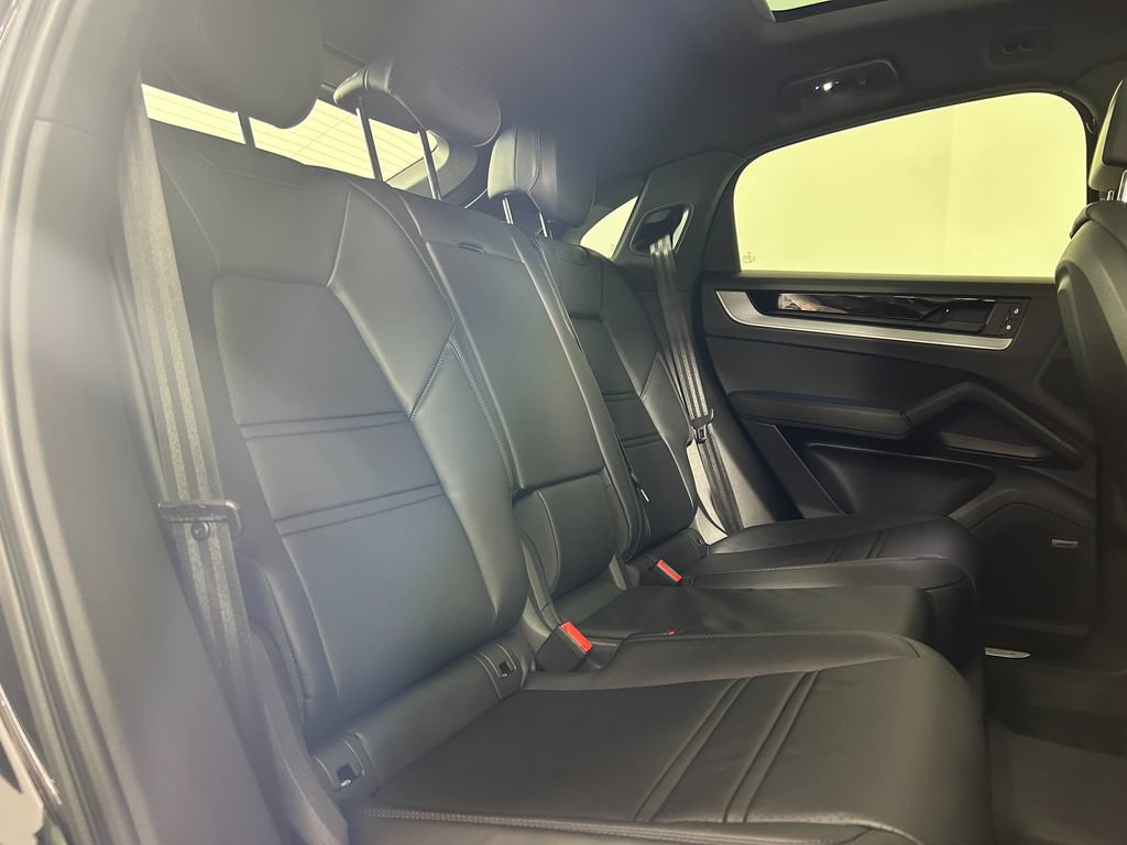 Used 2024 Porsche Cayenne Coupe AWD/4WD image 26