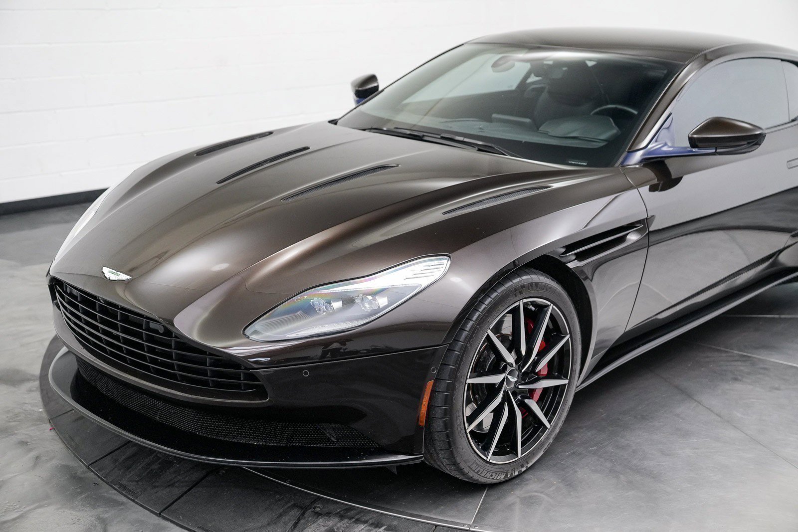 Used 2018 Aston Martin DB11 V12 image 9