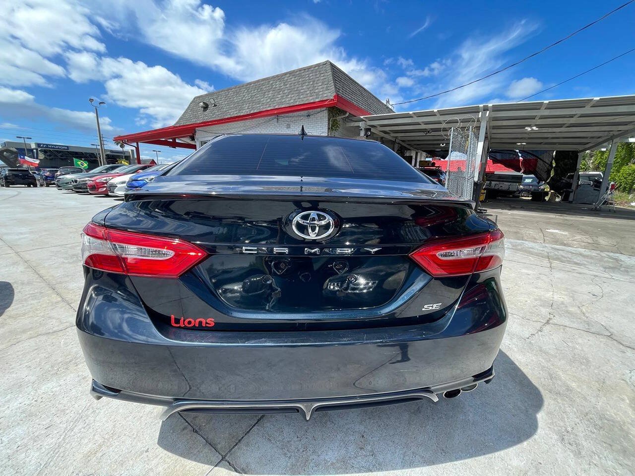 Used 2019 Toyota Camry SE w/ Convenience Package FWD image 7