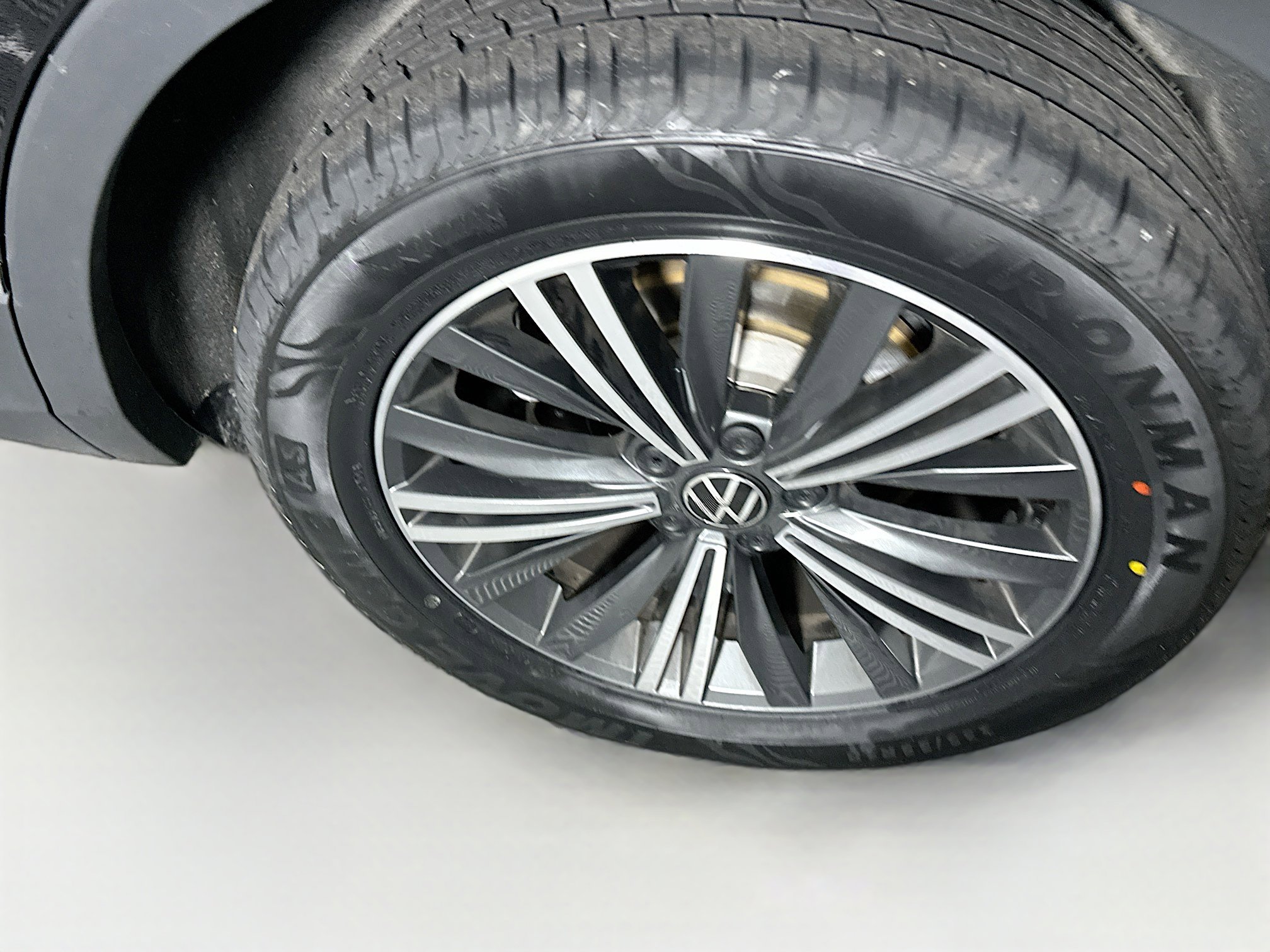 Used 2024 Volkswagen Tiguan Wolfsburg Edition image 11