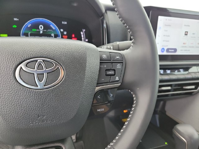 Used 2025 Toyota Camry SE w/ Convenience Package FWD image 23