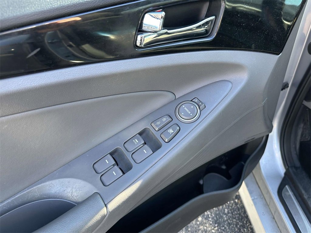 Used 2014 Hyundai Sonata Limited w/ Technology Package 05 image 18