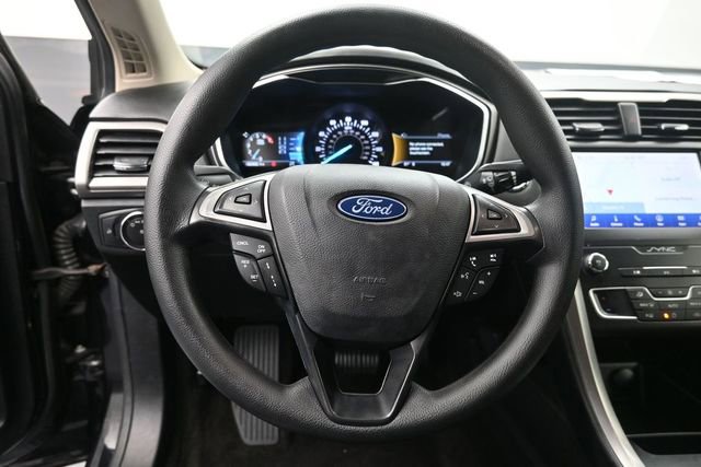Used 2020 Ford Fusion SE FWD image 3