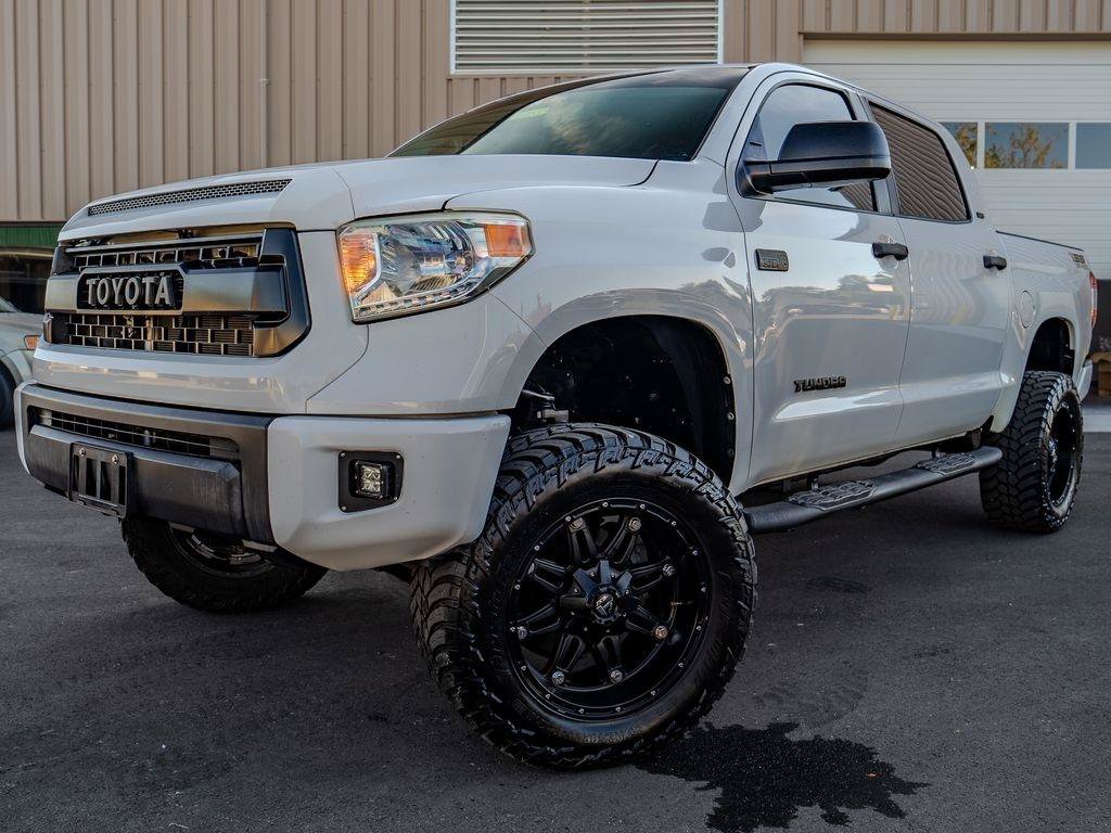Used 2017 Toyota Tundra SR5 w/ SR5 Upgrade Package AWD/4WD image 5