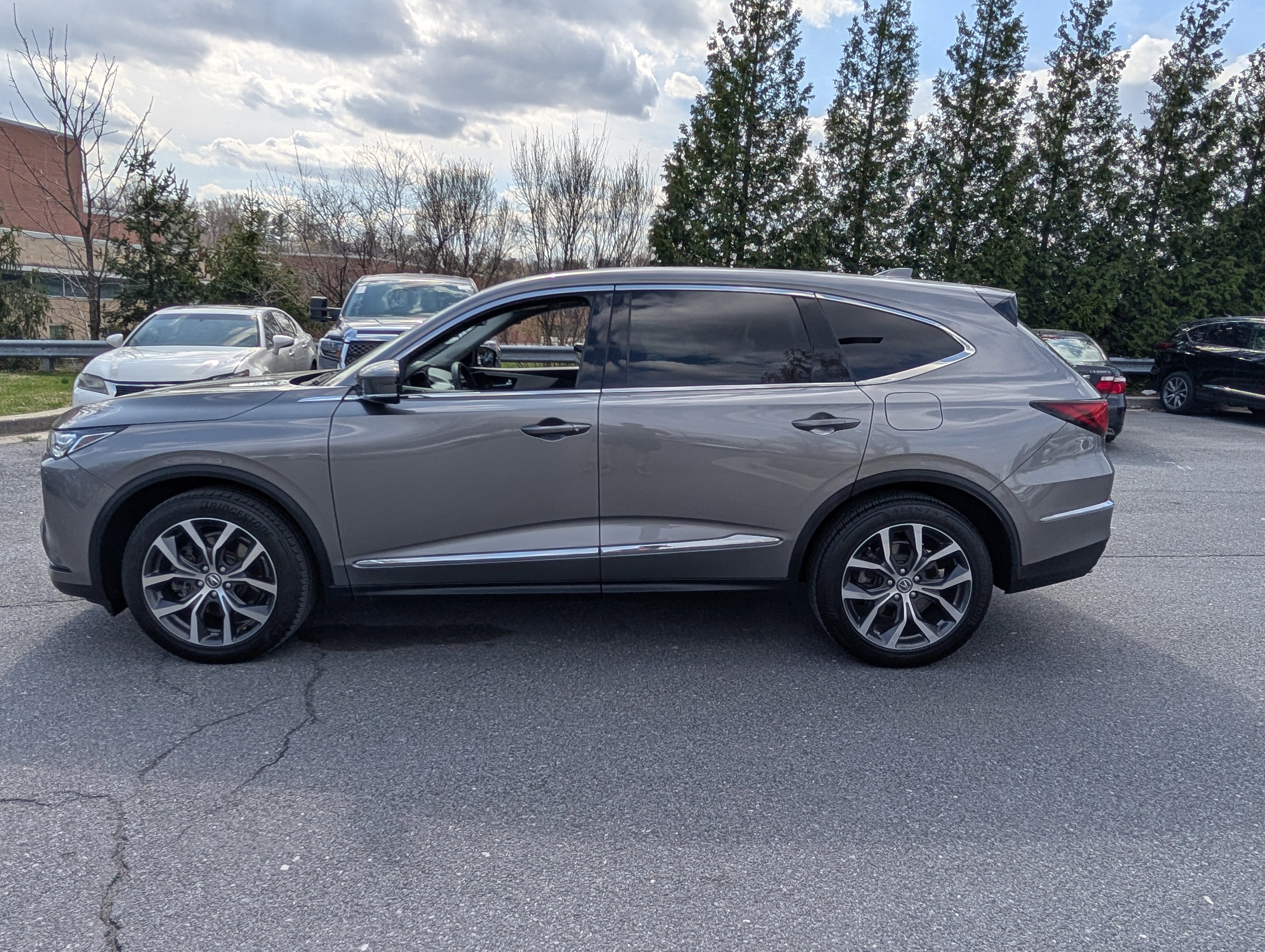 Used 2023 Acura MDX SH-AWD w/ Technology Package image 6