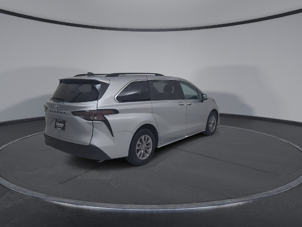 Used 2025 Toyota Sienna XLE FWD image 15