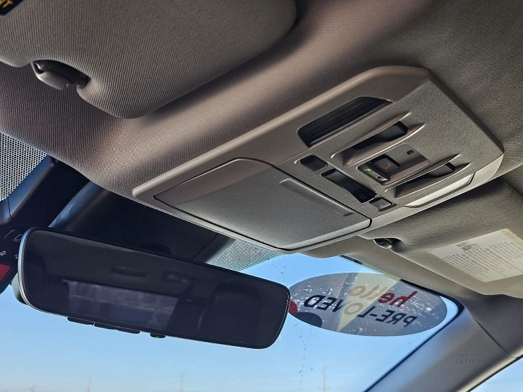 Used 2025 Toyota Highlander Limited image 30