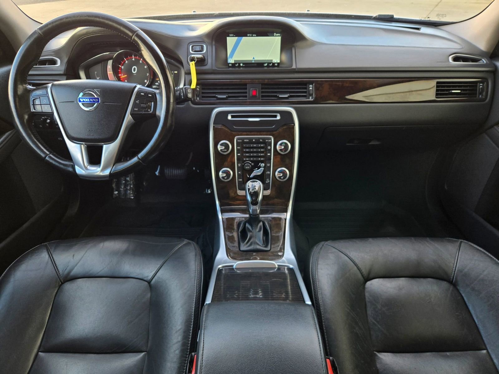 Used 2016 Volvo XC70 T5 Premier w/ Proximity Package image 23