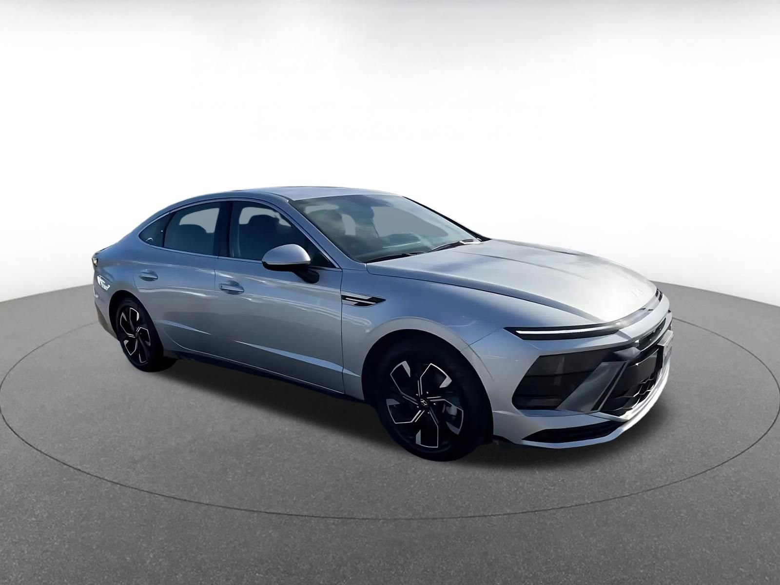 Used 2025 Hyundai Sonata SEL FWD image 2