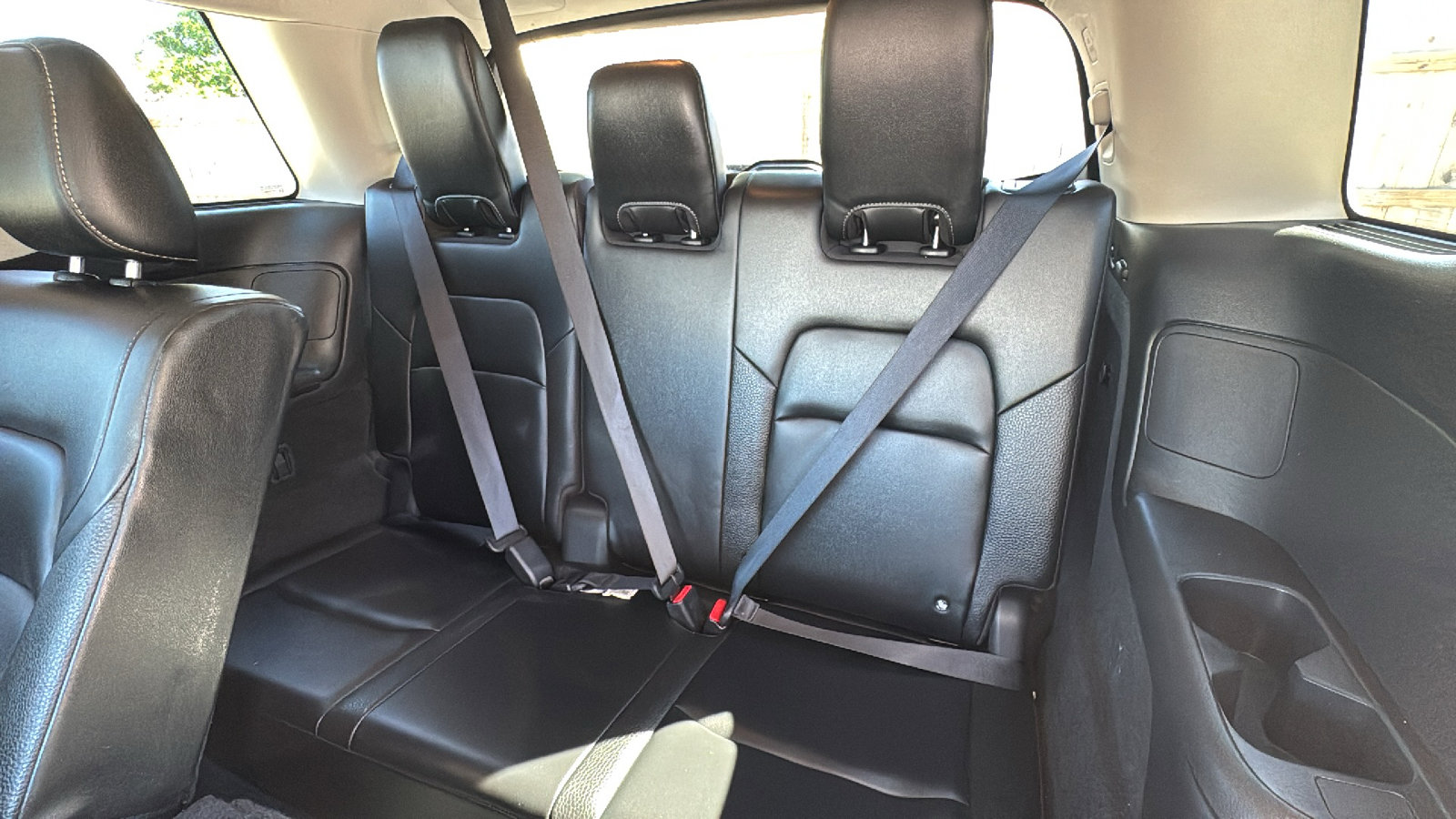 Used 2023 Nissan Pathfinder SL w/ Black Appearance Package image 15