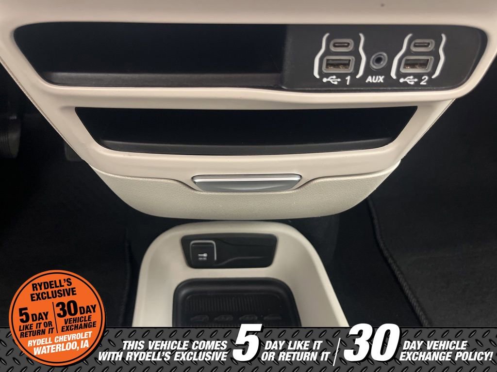 Used 2024 Chrysler Pacifica Touring-L FWD image 37