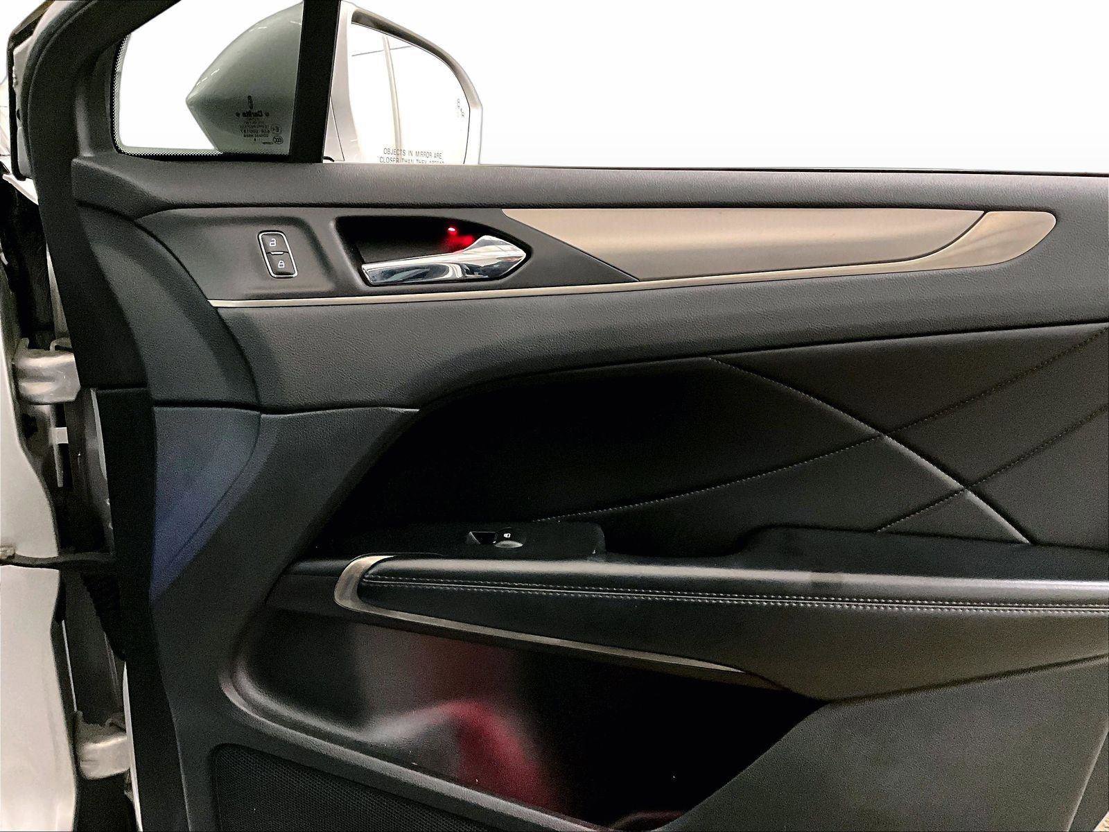 Used 2017 Lincoln MKC Reserve image 23