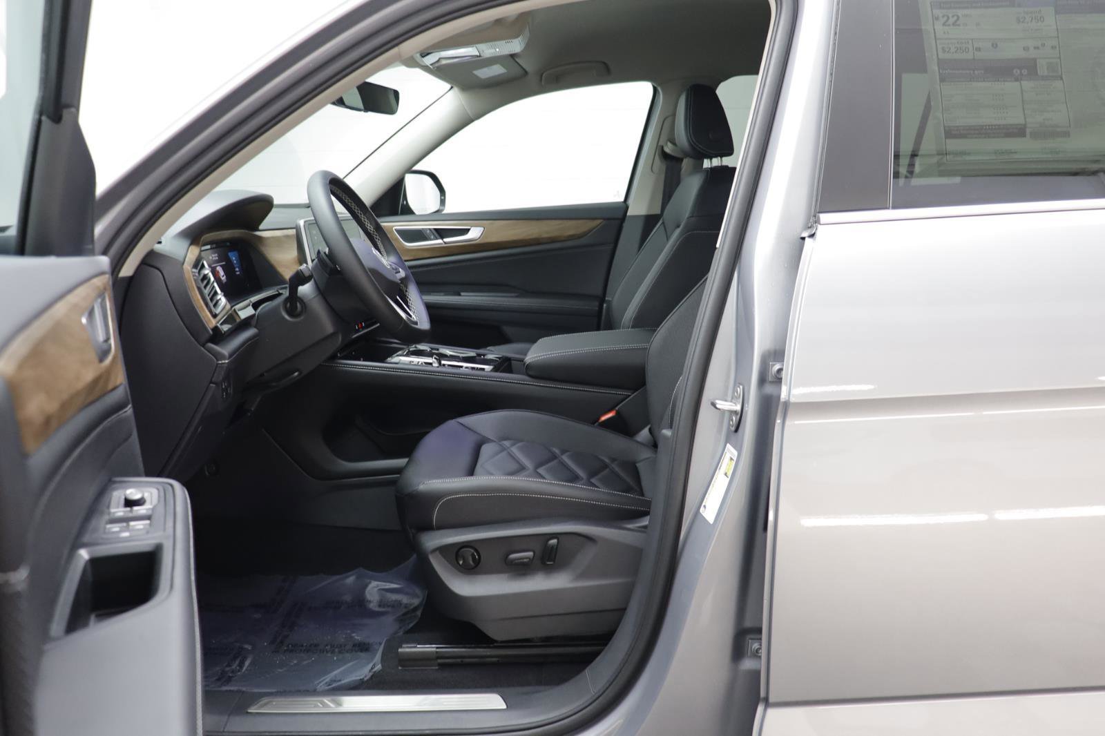 New 2026 Volkswagen Atlas SE image 5